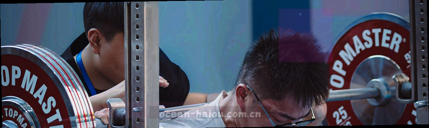 三档专栏并列的横向视觉带，分别配湖泊等高线、数据网格与赛道轨迹的抽象图形